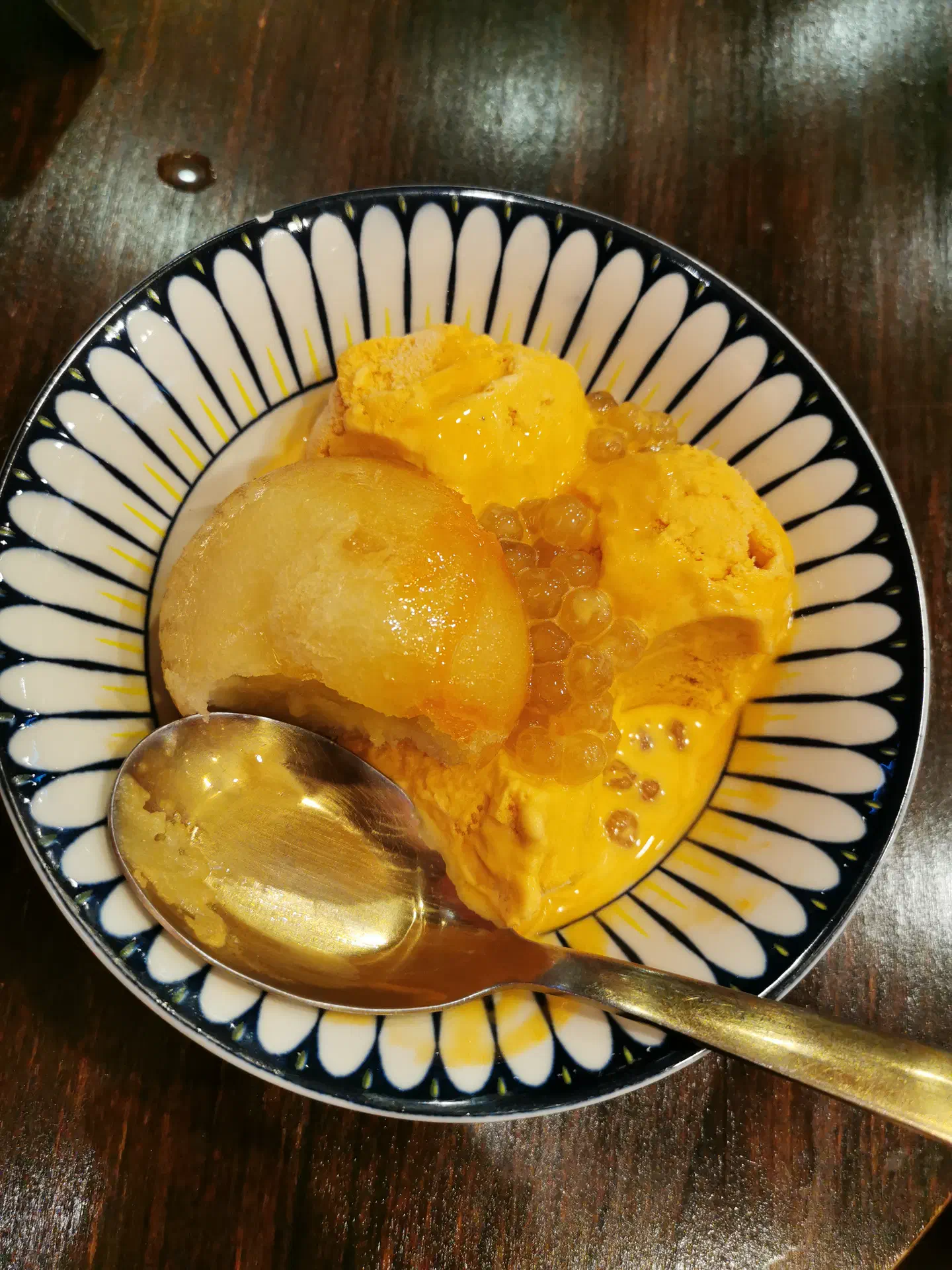 Glace, brioche dorée chaude, tapioca