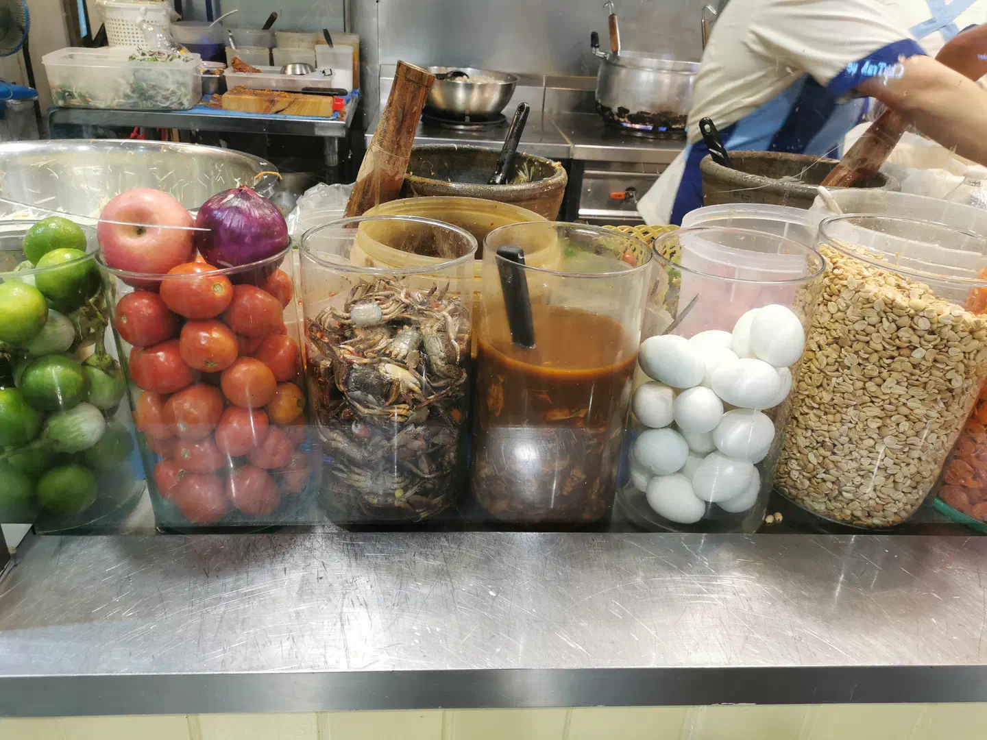 Salade, tomate&mldr; crabe ?
