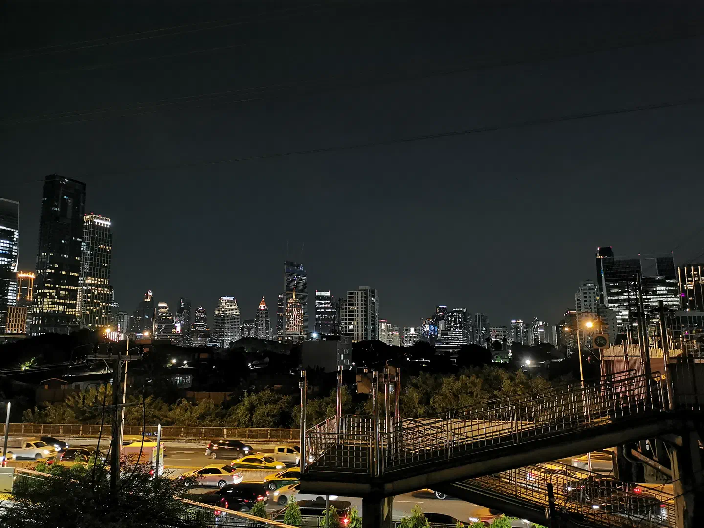 La passerelle entre le Parc Benchakatti et le Parc Lumpini