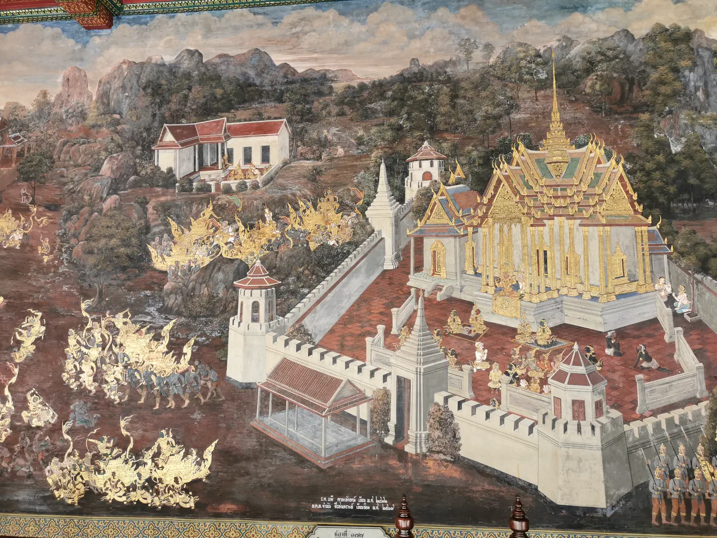 Le mur d&rsquo;enceinte recouvert de fresque