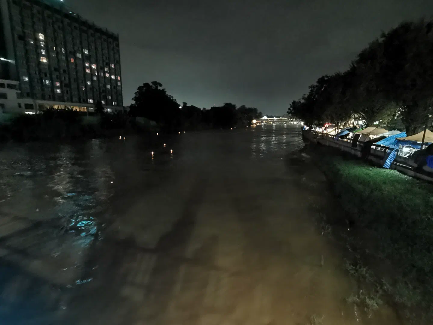 Quelques Krathongs sur la rivière Ping