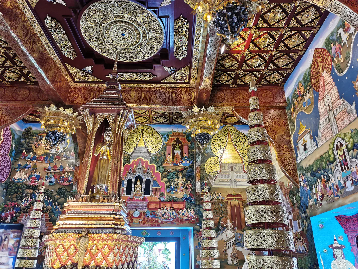 L&rsquo;intérieur d&rsquo;un temple en chemin