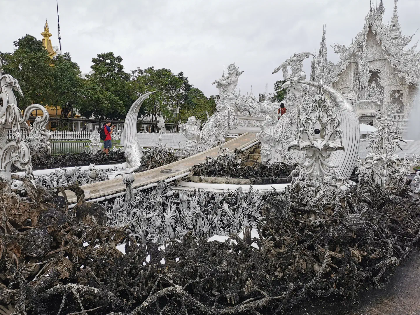 Wat Rong Khun - l&rsquo;entrée, à vous de découvrir l&rsquo;intérieur