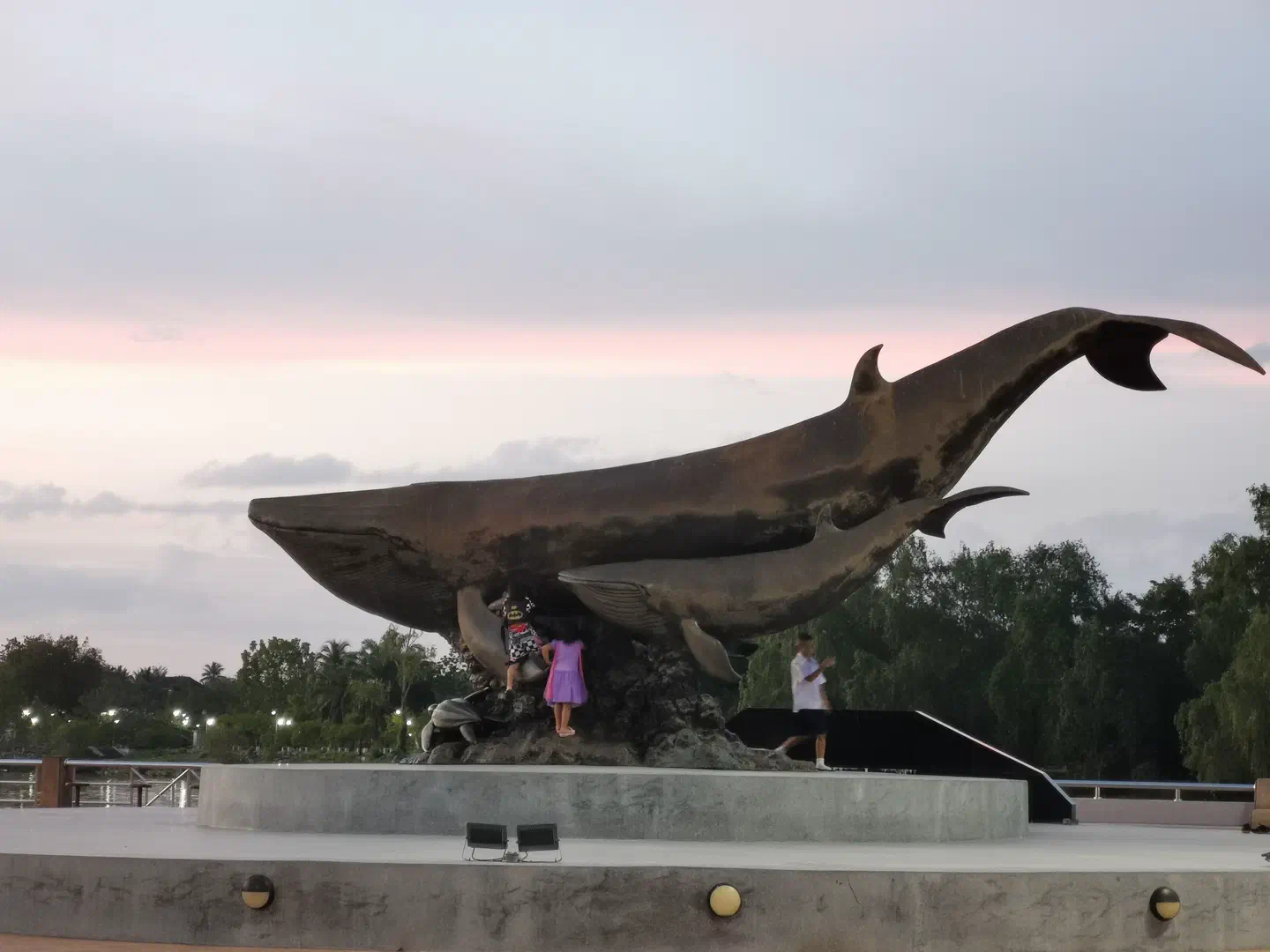 Statue de baleines - Tha Pla Wan