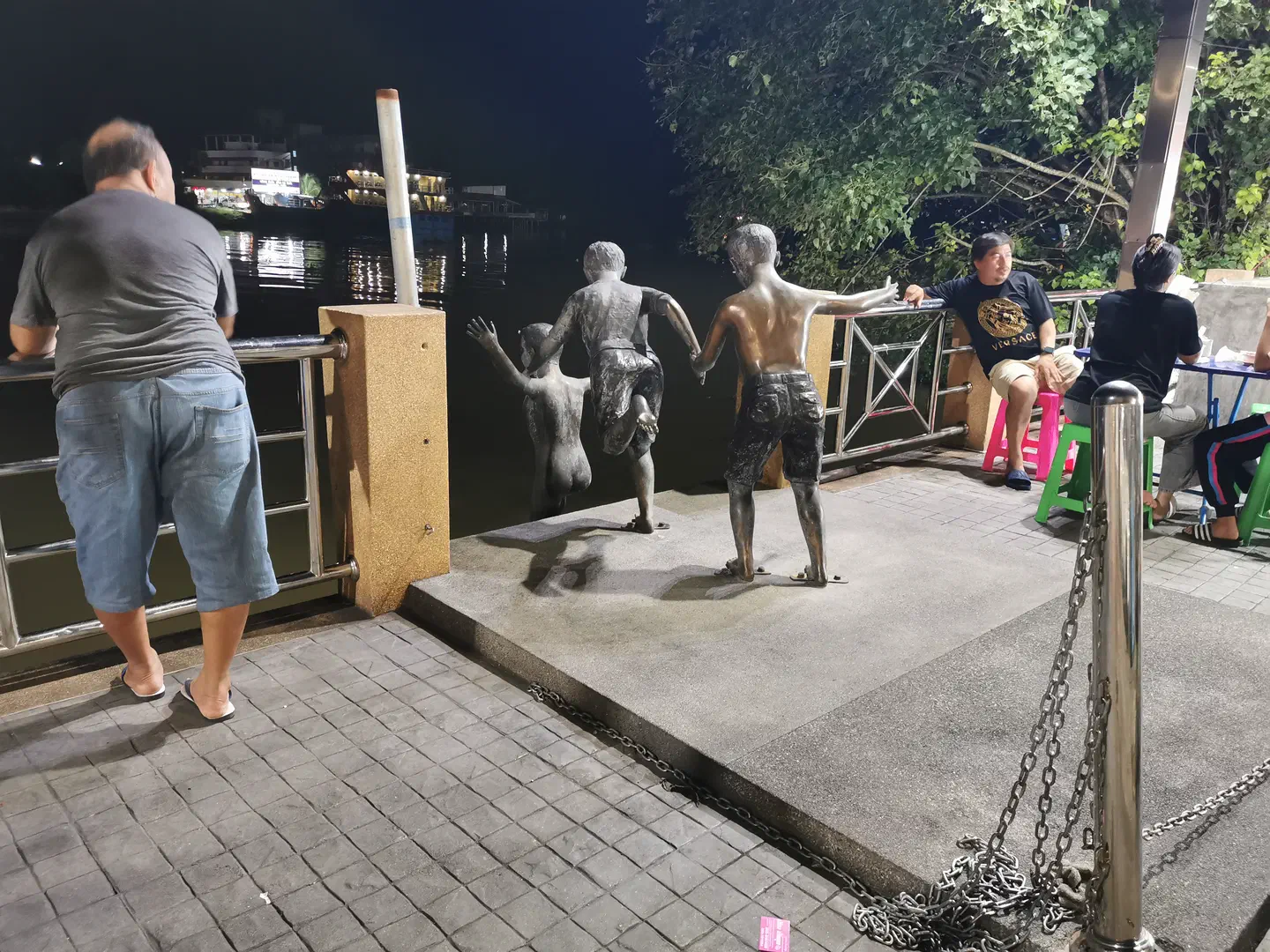 Statue d&rsquo;enfants - Brandon road west